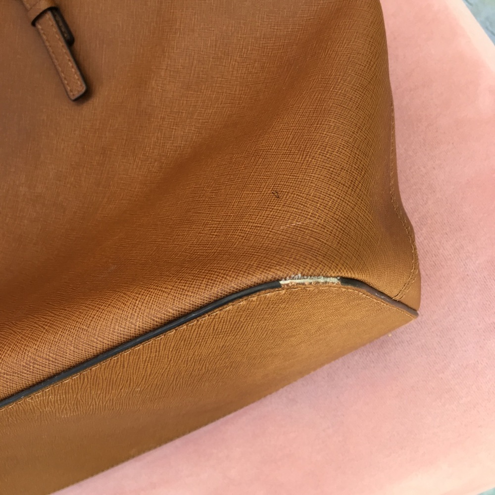 **SOLD**Host Pick! Michael Kors Saffiano Jet Set - Picture 8 of 8